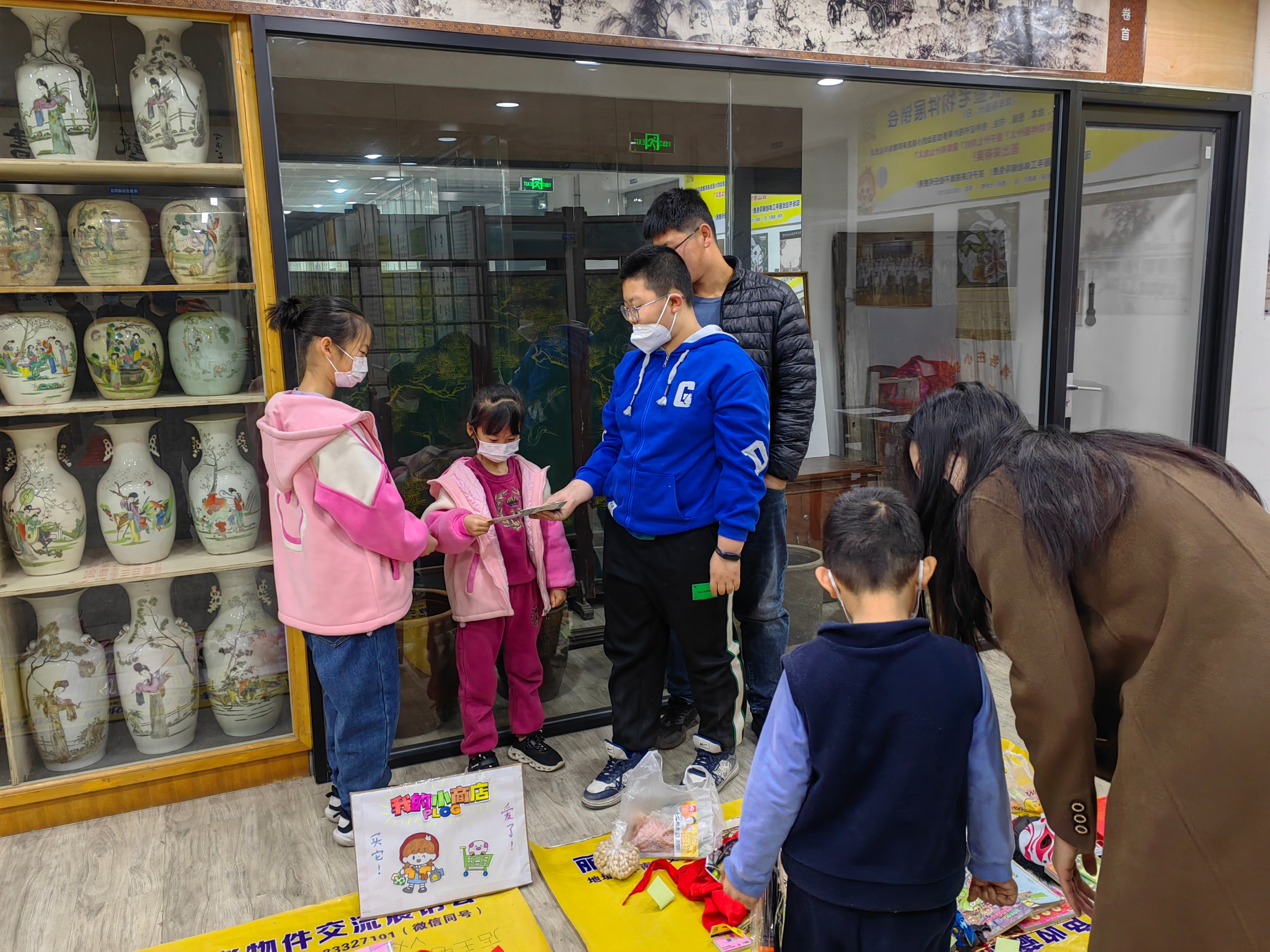 2023年4月8日，启星社工服务站与七步楼合作开办儿童跳蚤市场-七步楼