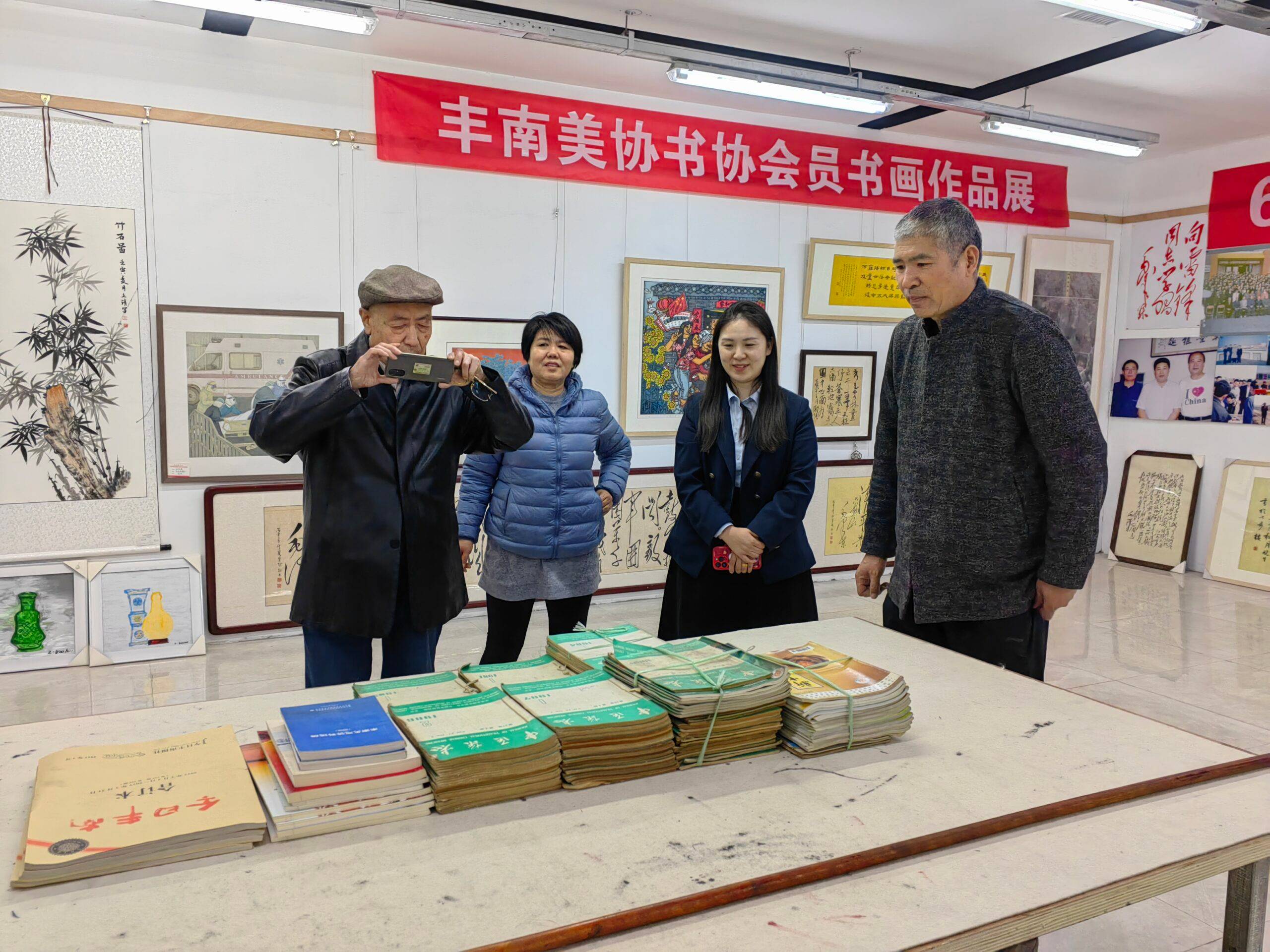 2023年4月6日，丰南区老领导刘建体来七步楼参观指导并赠送墨宝及书刊-七步楼
